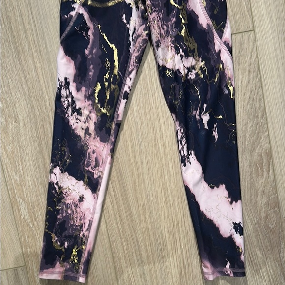 Old Navy Pink and Black Marble Leggings - Picture 4 of 5